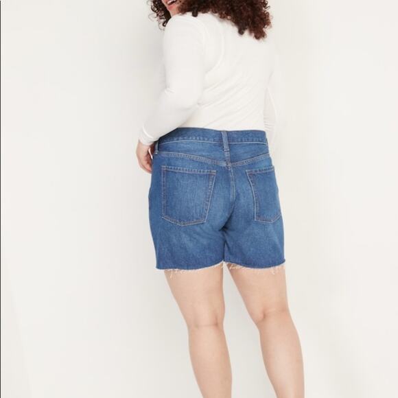 Old Navy dark wash High Waisted Slouchy Cutoff Jean Shorts - Picture 4 of 11